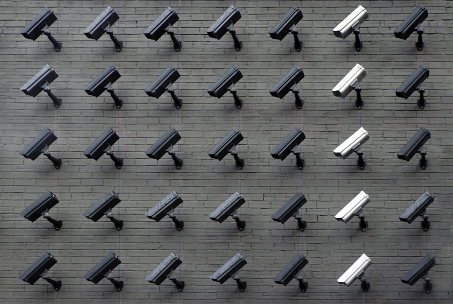 Photo The Digital Dilemma: Balancing Connectivity and Privacy